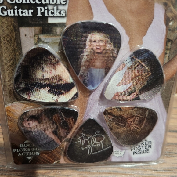 Taylor Swift Debut Album Collectable Holographic Guitar Picks - Picture 3 of 8